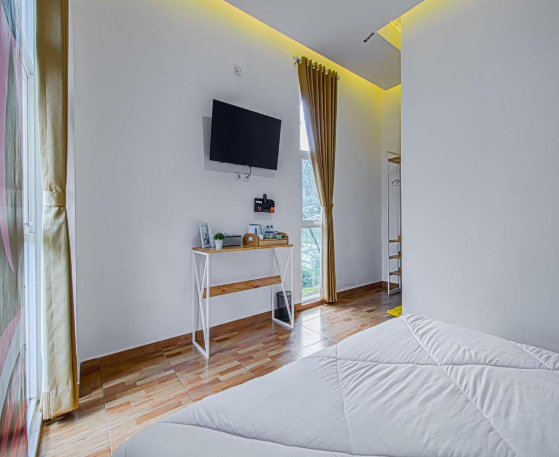 D'Journey Hotel Лембанг Экстерьер фото