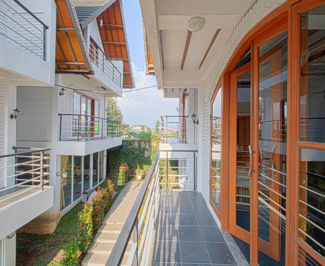 D'Journey Hotel Лембанг Экстерьер фото